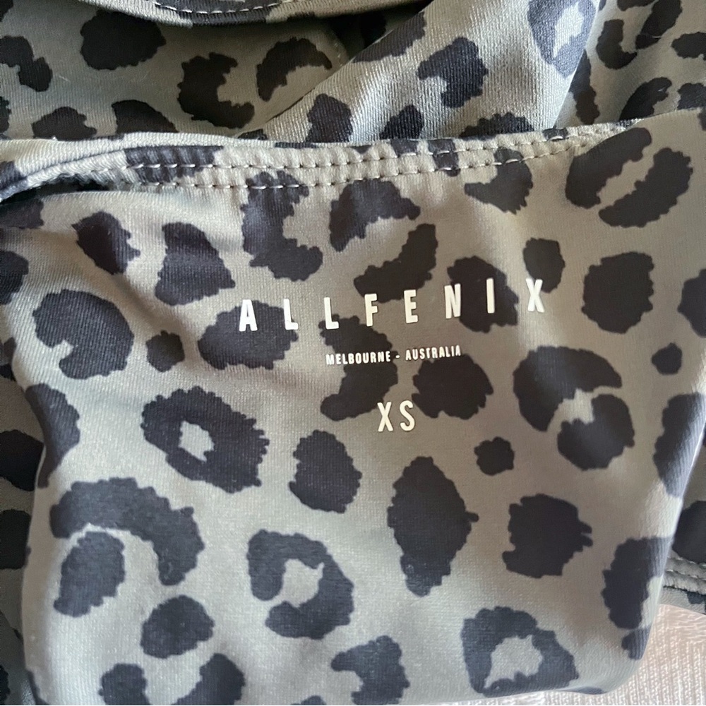 Allfenix Longline Sports Bra In Leopard Print Gray - Picture 5 of 5